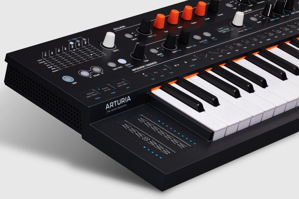 Arturia MiniFreak Hybrid Synthesizer